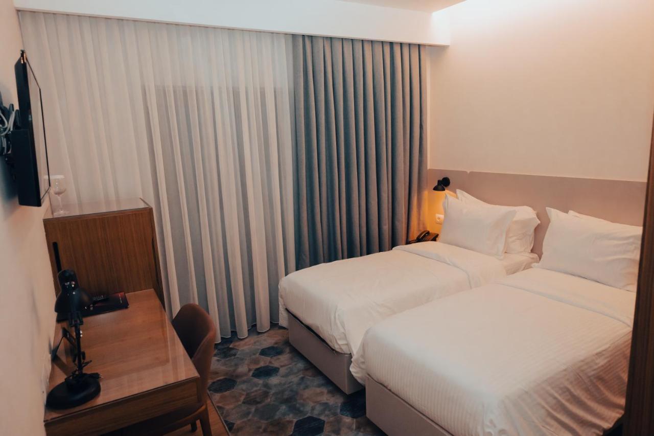 Hotel Theatro- City Center Tiranë Ngoại thất bức ảnh