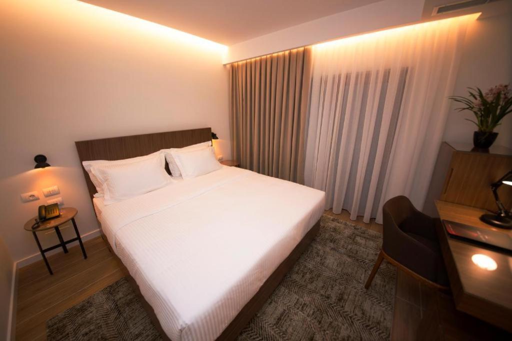 Hotel Theatro- City Center Tiranë Ngoại thất bức ảnh